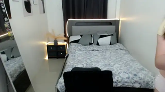 Snapshot of AmazingLuchie chatting on January 16, 6:28 am AmazingLuchie online show from January 16, 6:28 am