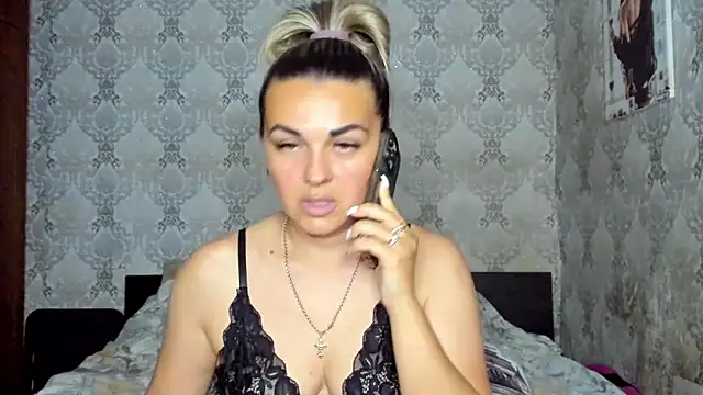 Snapshot of NicoletMoore chatting on June 12, 7:55 pm NicoletMoore online show from June 12, 7:55 pm