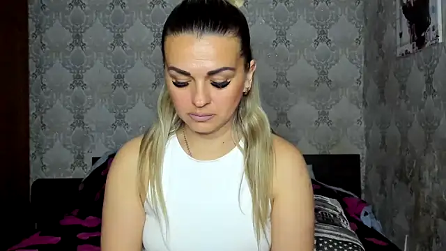 NicoletMoore online show from April 9, 7:09 pm