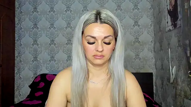 Snapshot of NicoletMoore chatting on March 11, 11:15 pm NicoletMoore online show from March 11, 11:15 pm