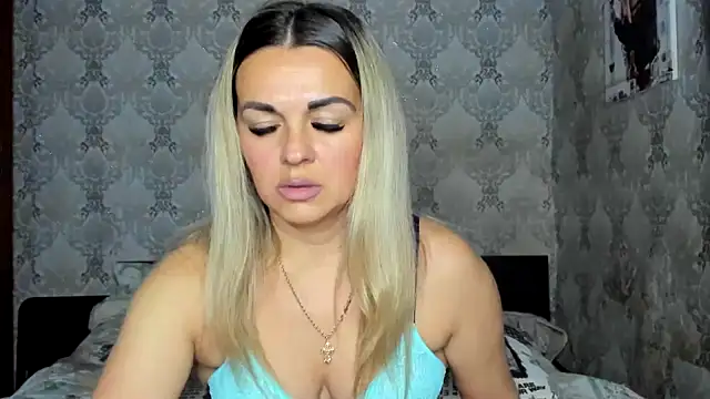 NicoletMoore online show from April 2, 7:20 pm