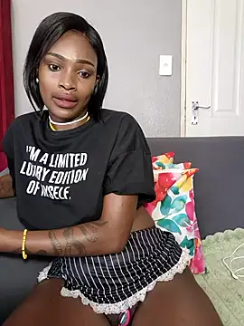 Snapshot of HoneyDropsX chatting on October 25, 8:24 am HoneyDropsX online show from October 25, 8:24 am