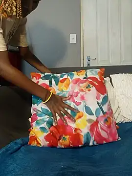 HoneyDropsX online show from April 15, 11:38 am