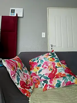 Snapshot of HoneyDropsX chatting on November 12, 11:47 am HoneyDropsX online show from November 12, 11:47 am