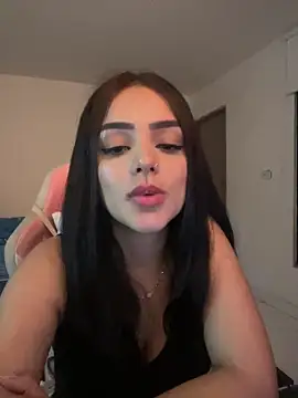 Snapshot of anniehart chatting on February 3, 12:43 am anniehart online show from February 3, 12:43 am