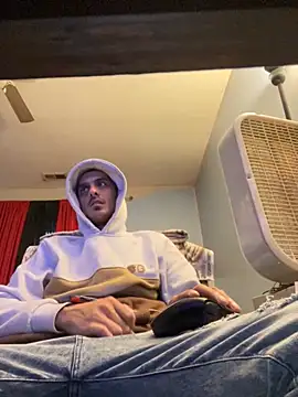 hottboyy45 online show from December 2, 3:36 pm