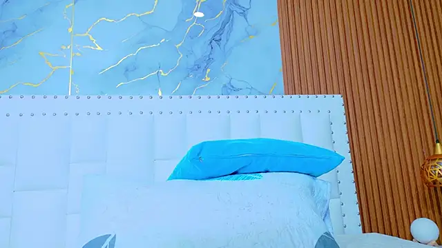 IrresistibleMilf online show from October 29, 12:26 pm