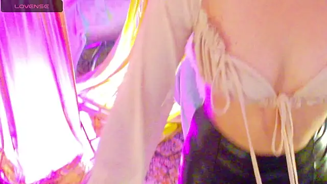 magali 19 online show from October 18, 12:01 am