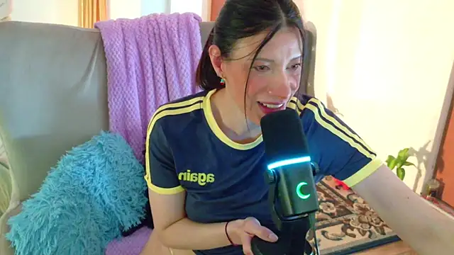 magali 19 online show from May 30, 9:42 pm