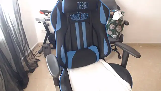 LARACRUZ30 online show from April 10, 2:57 pm