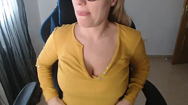 Snapshot of LARACRUZ30 chatting on February 27, 3:45 pm LARACRUZ30 online show from February 27, 3:45 pm