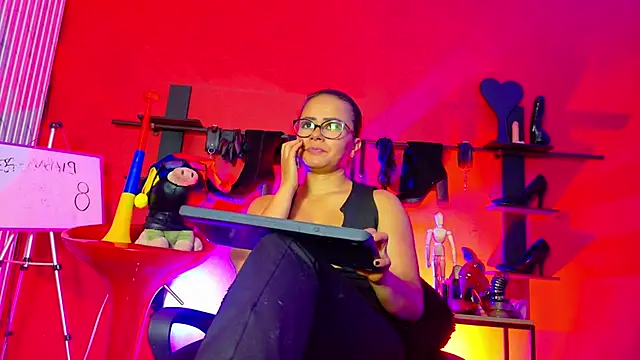 Snapshot of MistressSlut1 chatting on June 19, 11:16 am MistressSlut1 online show from June 19, 11:16 am