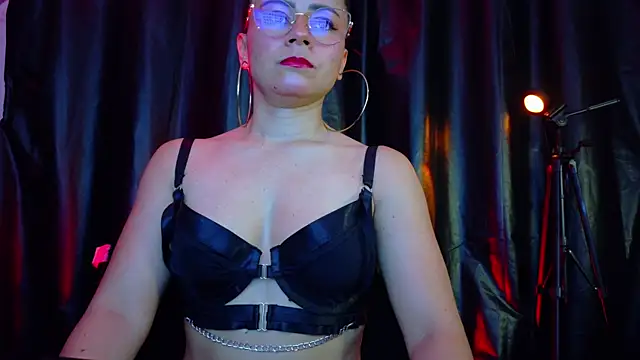 Snapshot of MistressSlut1 chatting on October 8, 11:23 am MistressSlut1 online show from October 8, 11:23 am