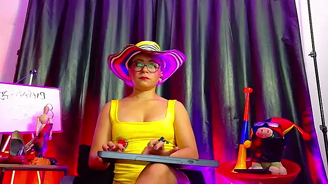 Snapshot of MistressSlut1 chatting on June 17, 11:20 am MistressSlut1 online show from June 17, 11:20 am