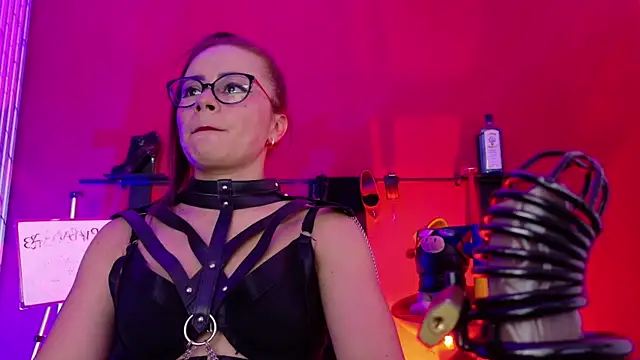 Snapshot of MistressSlut1 chatting on June 30, 11:32 am MistressSlut1 online show from June 30, 11:32 am