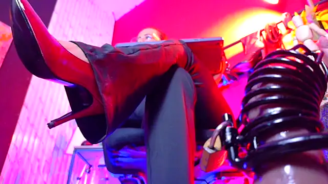 MistressSlut1 online show from April 10, 11:17 am