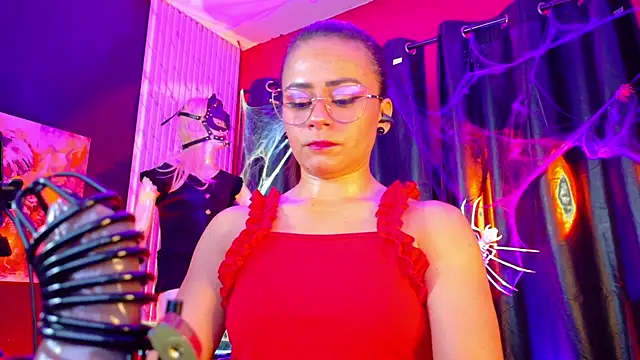 MistressSlut1 online show from October 27, 11:00 am