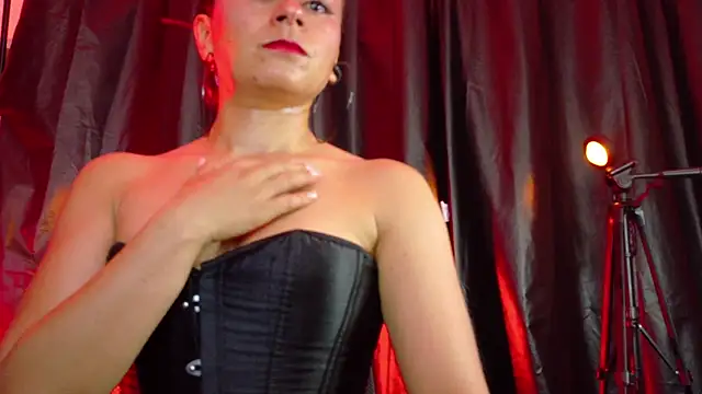 Snapshot of MistressSlut1 chatting on October 10, 11:11 am MistressSlut1 online show from October 10, 11:11 am
