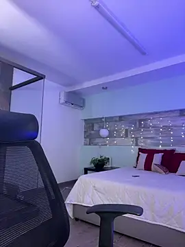 Snapshot of RouseColins chatting on March 8, 12:00 am RouseColins online show from March 8, 12:00 am