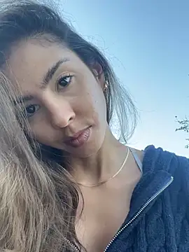 Snapshot of RouseColins chatting on January 29, 10:32 pm RouseColins online show from January 29, 10:32 pm