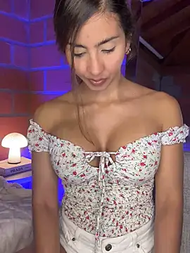 Snapshot of RouseColins chatting on March 13, 10:54 pm RouseColins online show from March 13, 10:54 pm