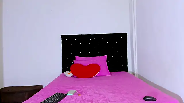 Snapshot of valen_colombian69 chatting on February 10, 10:53 am valen colombian69 online show from February 10, 10:53 am