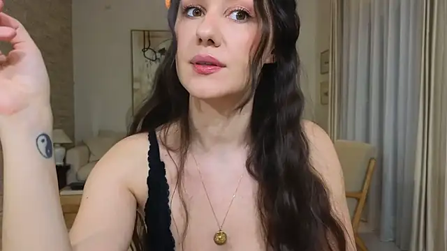 Snapshot of diamond_desiree chatting on March 15, 10:39 pm diamond desiree online show from March 15, 10:39 pm