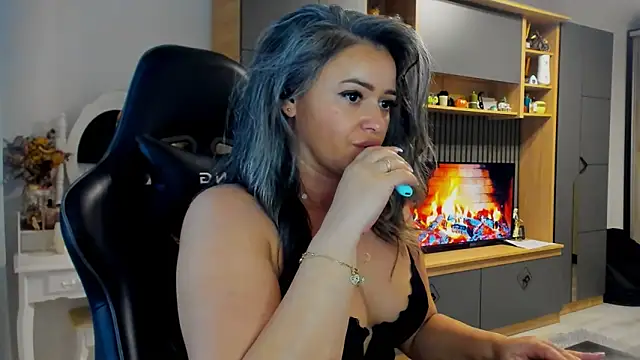 Snapshot of Claire95_ chatting on October 25, 6:52 pm Claire95 online show from October 25, 6:52 pm