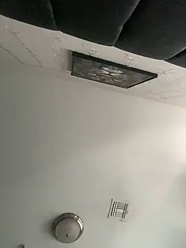 Snapshot of CutieFrmthehood chatting on February 19, 8:31 pm CutieFrmthehood online show from February 19, 8:31 pm