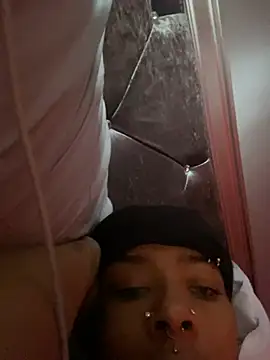 Snapshot of CutieFrmthehood chatting on February 3, 2:45 pm CutieFrmthehood online show from February 3, 2:45 pm