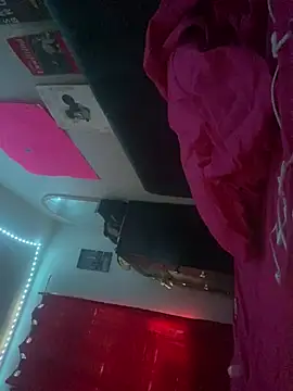 CutieFrmthehood online show from March 7, 8:03 pm