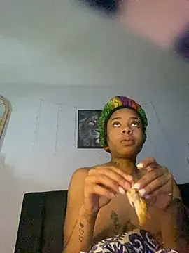 Snapshot of CutieFrmthehood chatting on January 11, 2:47 pm CutieFrmthehood online show from January 11, 2:47 pm