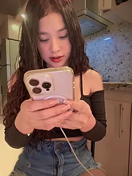 bella parisi online show from February 22, 8:07 am