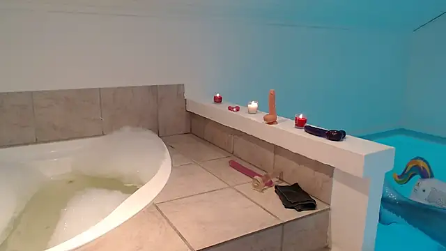 Snapshot of little-laura chatting on January 24, 2:51 pm little-laura online show from January 24, 2:51 pm