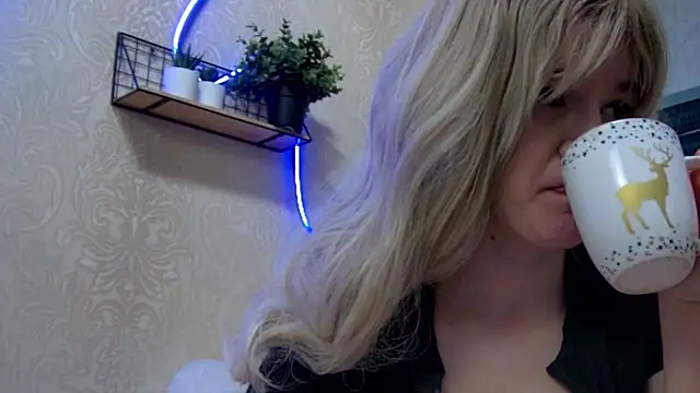 Snapshot of Bunny_Jolly chatting on November 9, 12:25 am Bunny Jolly online show from November 9, 12:25 am