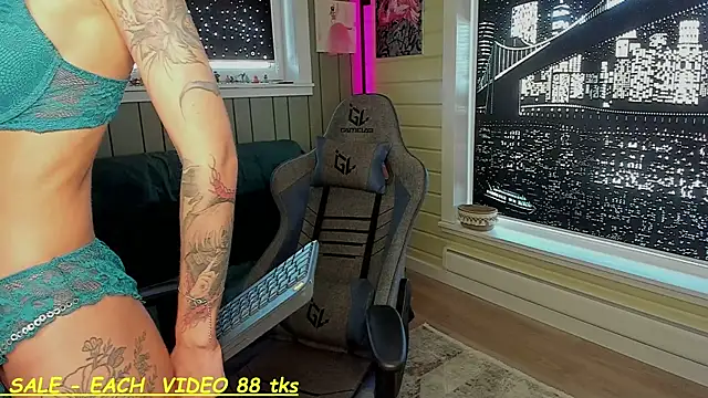 SandyChris online show from March 17, 8:18 am