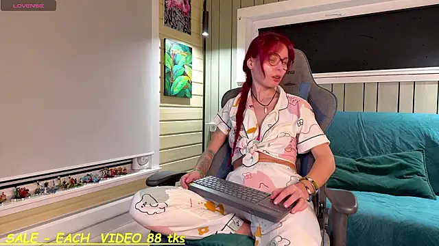 SandyChris online show from February 5, 4:52 am