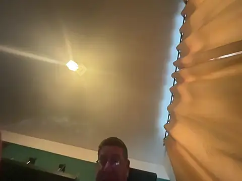 bigboy6880 online show from April 18, 5:10 am