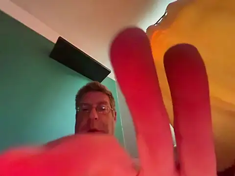 Snapshot of bigboy6880 chatting on July 8, 4:24 am bigboy6880 online show from July 8, 4:24 am