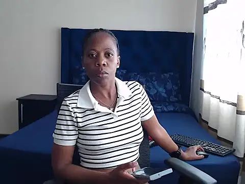 Snapshot of QUEENMANDYY chatting on February 3, 6:33 am QUEENMANDYY online show from February 3, 6:33 am