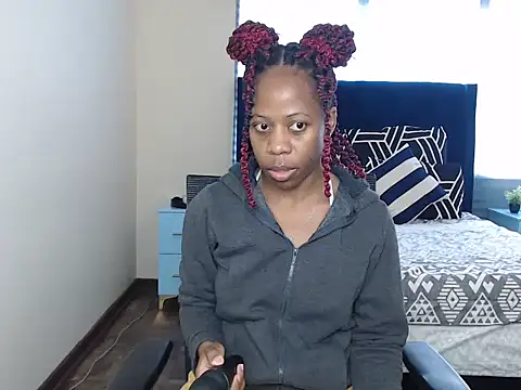 QUEENMANDYY online show from June 26, 6:08 am