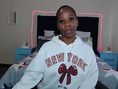 QUEENMANDYY online show from April 14, 6:29 am