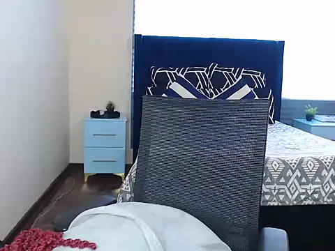 QUEENMANDYY online show from June 24, 6:23 am