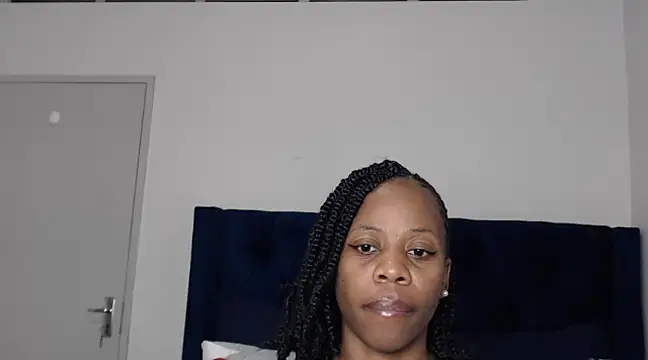 Snapshot of QUEENMANDYY chatting on March 17, 2:30 am QUEENMANDYY online show from March 17, 2:30 am