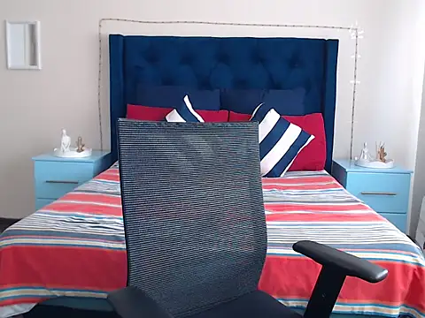 QUEENMANDYY online show from March 26, 5:50 am