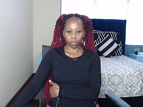 QUEENMANDYY online show from June 18, 6:12 am
