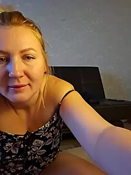 Snapshot of Marushka chatting on December 17, 8:12 am Marushka online show from December 17, 8:12 am