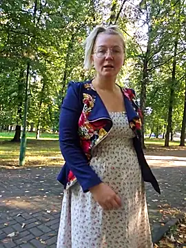 Snapshot of Marushka chatting on September 10, 6:23 am Marushka online show from September 10, 6:23 am