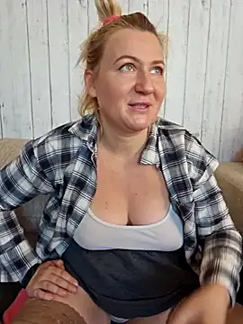 Snapshot of Marushka chatting on September 27, 7:03 am Marushka online show from September 27, 7:03 am