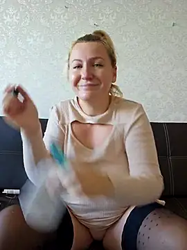 Snapshot of Marushka chatting on October 2, 6:06 am Marushka online show from October 2, 6:06 am
